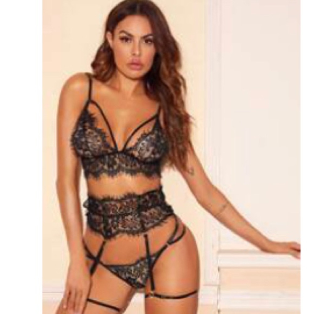 Lace garter lingerie set